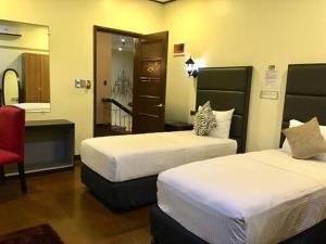 Letto o letti in una camera di The Ambassador Hotel
