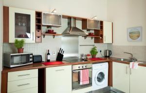 Cosy Central Apartment at Branston Street By HF Groupにあるキッチンまたは簡易キッチン