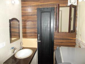 Gallery image of Ratnam Guest house in Nainital