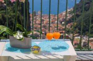 two glasses of orange juice sitting on a table at Amalfi Dream Charming House in Scala