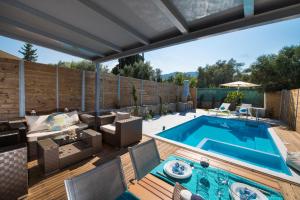 Bazén v ubytování Lefkas Villas nebo v jeho okolí