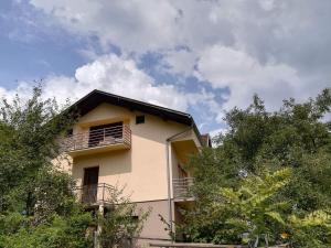 a building with balconies on the side of it at Apartman Trninic in Gornji Ribnik