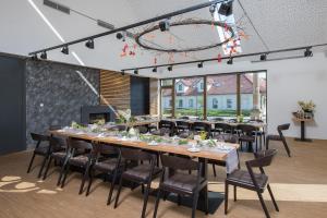 Reštaurácia alebo iné gastronomické zariadenie v ubytovaní Hotel Panská Zahrada