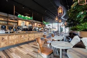 Ο χώρος του lounge ή του μπαρ στο Hotel Spekeröd