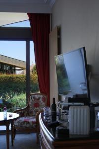 TV a/nebo společenská místnost v ubytování Le Relais Saint Michel