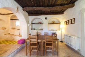 Posezení v ubytování Trulli e Masseria Ianella