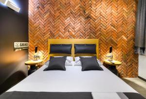 Кровать или кровати в номере Split Industrial Design Rooms