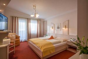 Posteľ alebo postele v izbe v ubytovaní Hotel-Garni Jakober