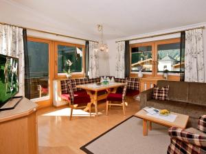 Gallery image of Hotel-Garni Jakober in Tux