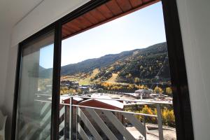 a view from the balcony of a mountain at Genciana Estudio en el Tarter, zona Grandvalira in El Tarter +1 photo