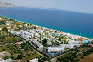 Vista aerea di Kinetta Beach Resort and Spa