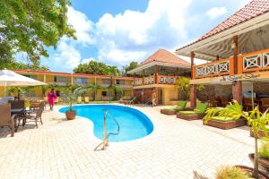 Kolam renang di atau di dekat Sunset Shores Beach Hotel