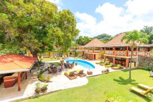 Kolam renang di atau di dekat Sunset Shores Beach Hotel