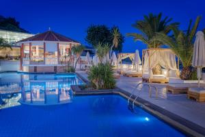 The swimming pool at or close to Samos Sun