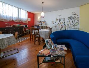 a living room with a blue couch and a table at B&B Villa Patrizia in Ercolano