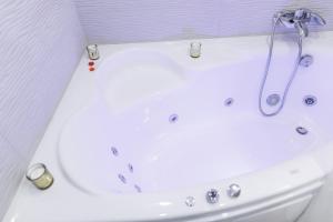 Kúpeľňa v ubytovaní Studio Suite near Lake with Jacuzzi