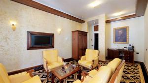 Televiisor ja/või meelelahutuskeskus majutusasutuses Historic Boutique Hotel Cattaro