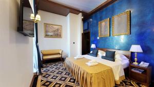 Voodi või voodid majutusasutuse Historic Boutique Hotel Cattaro toas +37 fotot
