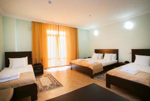 Postel nebo postele na pokoji v ubytování Hotel ACRA + 37 fotografií