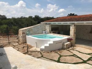 The swimming pool at or close to Materiis