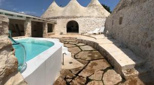 The swimming pool at or close to Materiis