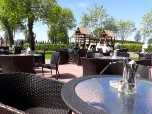 Reštaurácia alebo iné gastronomické zariadenie v ubytovaní Hotel Spichrz