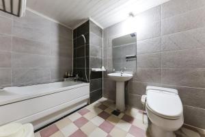 Ένα μπάνιο στο Kyungha Spa Hotel