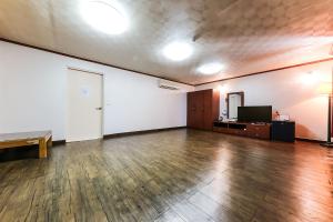 Μια τηλεόραση ή/και κέντρο ψυχαγωγίας στο Kyungha Spa Hotel
