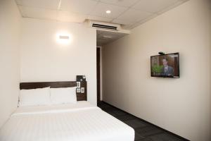 Postel nebo postele na pokoji v ubytování Sakura Hotel 3