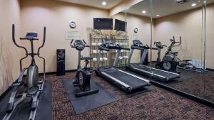 Fitness centrum a/nebo fitness zařízení v ubytování Best Western Longview