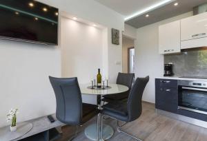 Kuchyň nebo kuchyňský kout v ubytování Reza Luxury Apartment