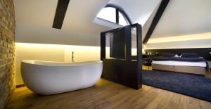 Łóżko lub łóżka w pokoju w obiekcie Hotel Remes