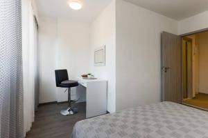 Postel nebo postele na pokoji v ubytování Reza Luxury Apartment