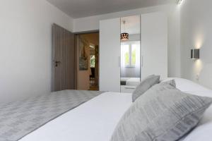 Postel nebo postele na pokoji v ubytování Reza Luxury Apartment