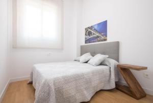 Posteľ alebo postele v izbe v ubytovaní Murallas de Sevilla Apartamento con garaje 4 pax