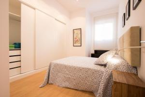 Posteľ alebo postele v izbe v ubytovaní Murallas de Sevilla Apartamento con garaje 4 pax