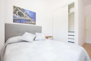 Posteľ alebo postele v izbe v ubytovaní Murallas de Sevilla Apartamento con garaje 4 pax