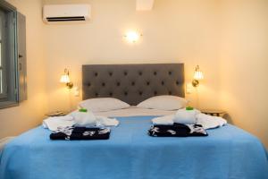 Cama ou camas em um quarto em villa aneme Spetses