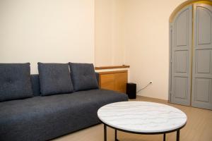 Uma área de estar em villa aneme Spetses