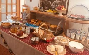 a table topped with lots of different types of food at Hotel Ruitor in Arvier