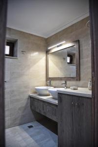 a bathroom with two sinks and a mirror at Villa Anna in Balíon