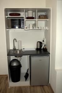 a kitchen with a counter with a sink and a microwave at Boer & Brit in Graaff-Reinet