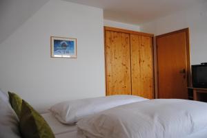 Postel nebo postele na pokoji v ubytování Weingut Schlafgut Genussgut Lorenz
