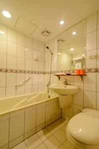 San Hua Hotel tesisinde bir banyo