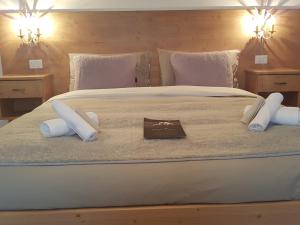 a bedroom with a large bed with two pillows at Mountainappart in Fiera di Primiero