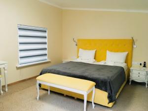 Voodi või voodid majutusasutuse Letuchaya Mysh Hotel toas