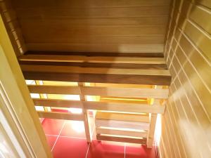 Narivoodi või narivoodid majutusasutuse Letuchaya Mysh Hotel toas