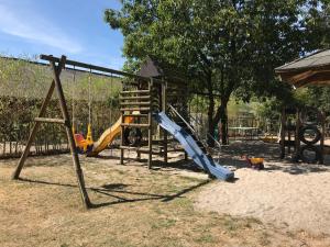 Otroško igrišče poleg nastanitve Recreational Farm Camping de Kreitsberg