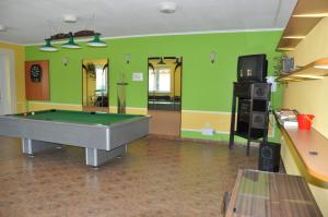 a pool table in a room with green walls at Budziar - kwatery nad morzem in Darłowo