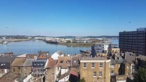 Gallery image of Sleeps 6 with Fantastic Views in Chatham